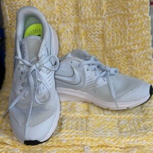 Nike kid’s light blue size 6Y Running Shoes